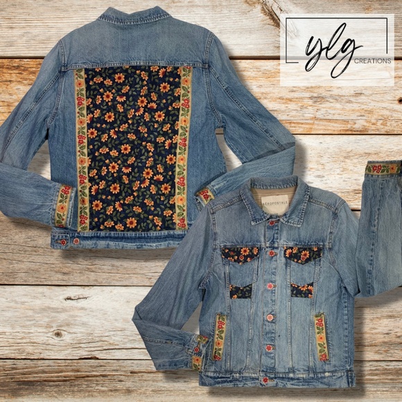 Denim Jacket Boho Hand Crafted Autumn Floral Decor Trim Buttons Womens Medium - Picture 1 of 12